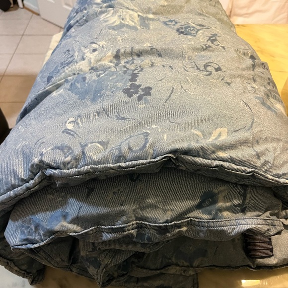 Firm Price !Ralph Lauren Twin size Comforter - Picture 2 of 15